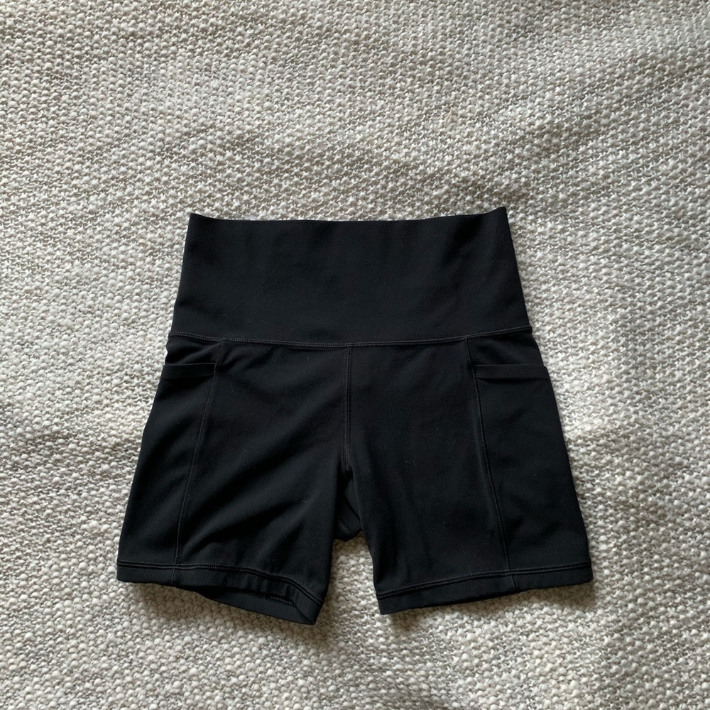 Athleta Salutation 5” Shorts